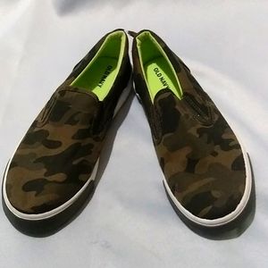 Camo Old navy slip on shoes size 6 women's